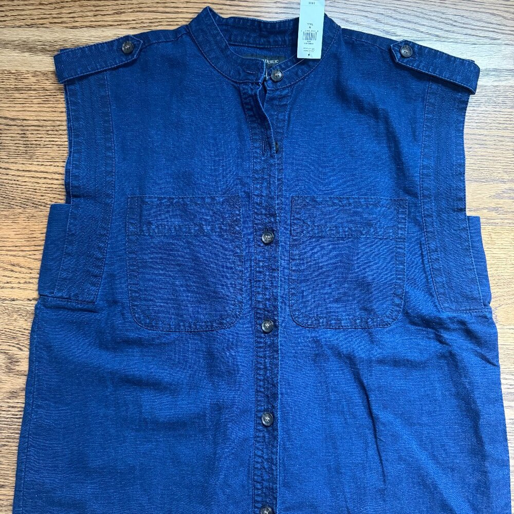 Banana Republic Blue Denim Sleeveless Button-Up Top Utility Shirt Size M Tall